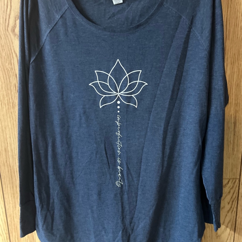 Long sleeve yoga top with lotus design